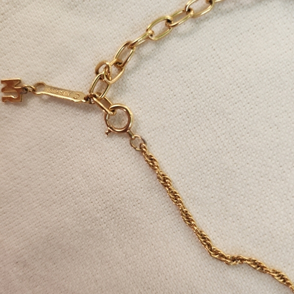 Nina Ricci Gold Tone Rhinestone pendant signed - Picture 10 of 14